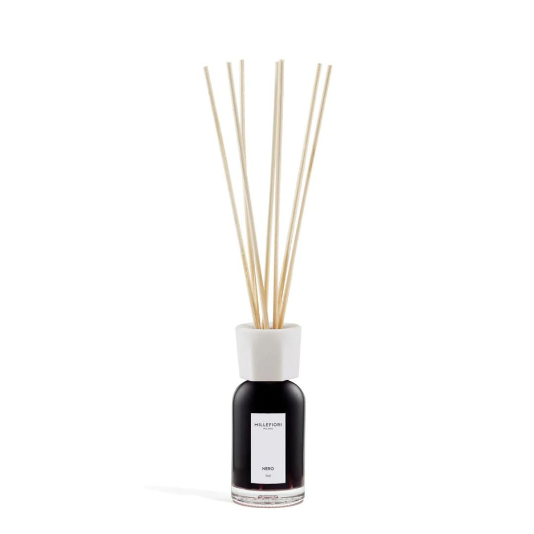 Diffusore con bastoncini per ambiente Millefiori profumazione Nero 100ml.