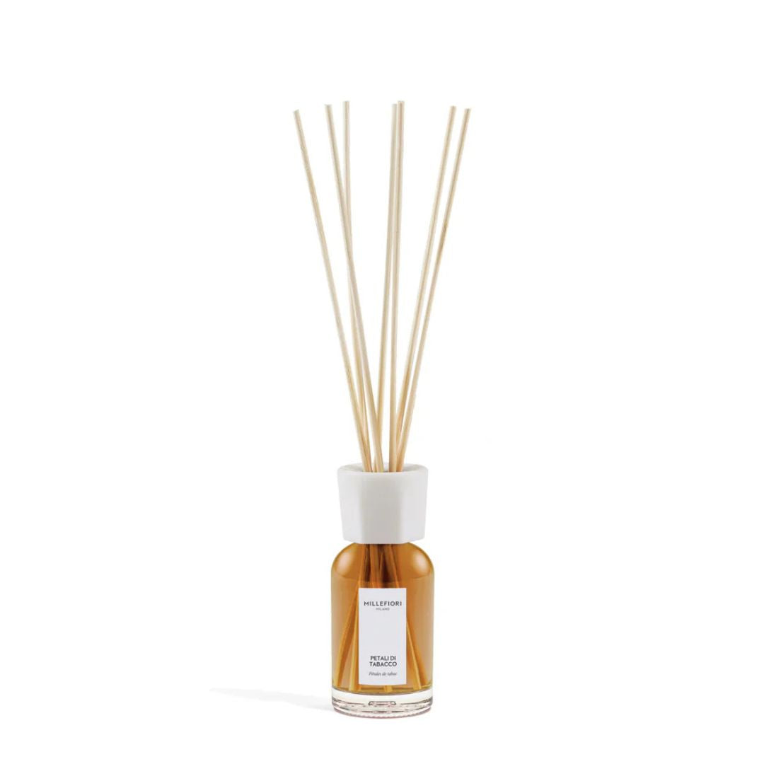 Diffusore con bastoncini per ambiente Millefiori profumazione Petali di Tabacco 100ml.