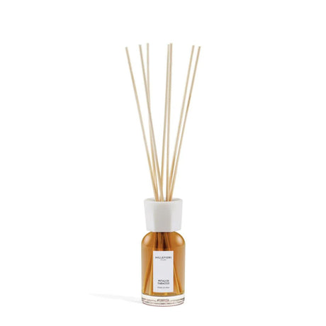 Diffusore con bastoncini per ambiente Millefiori profumazione Petali di Tabacco 100ml.