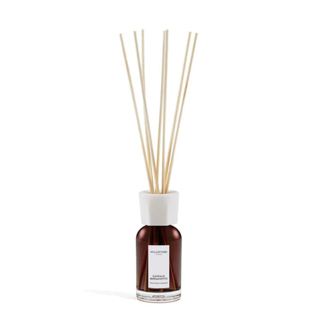 Diffusore con bastoncini per ambiente Millefiori profumazione Sandalo Bergamotto 100ml.