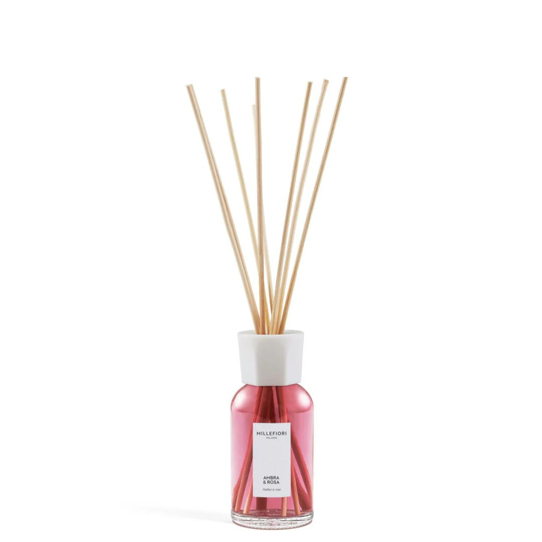 Diffusore con bastoncini per ambiente Millefiori profumazione Ambra & Rosa 250ml.
