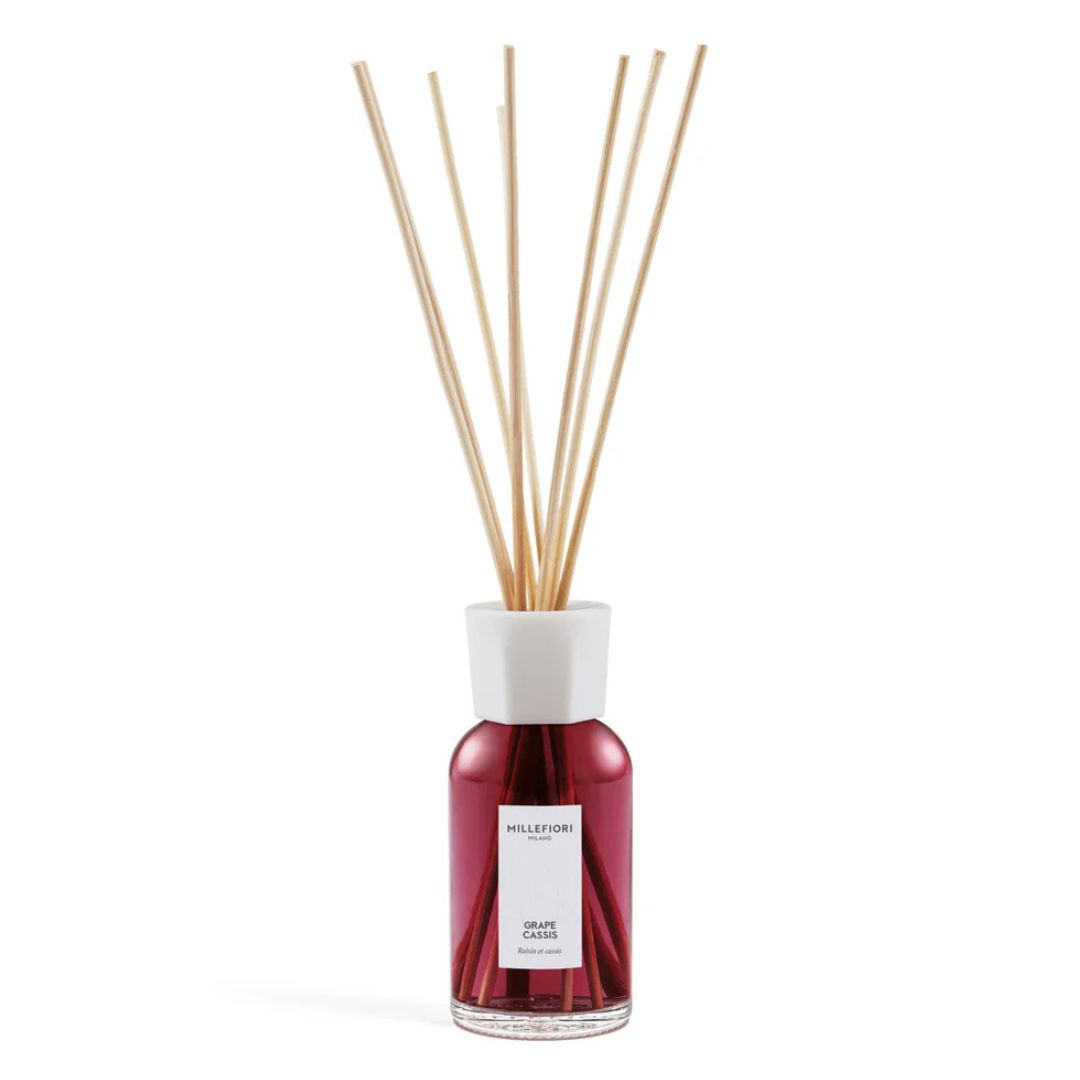 Diffusore con bastoncini per ambiente Millefiori profumazione Grape Cassis 250ml.