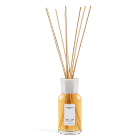 Diffusore con bastoncini per ambiente Millefiori profumazione Legni e Fiori d'arancio 250ml.
