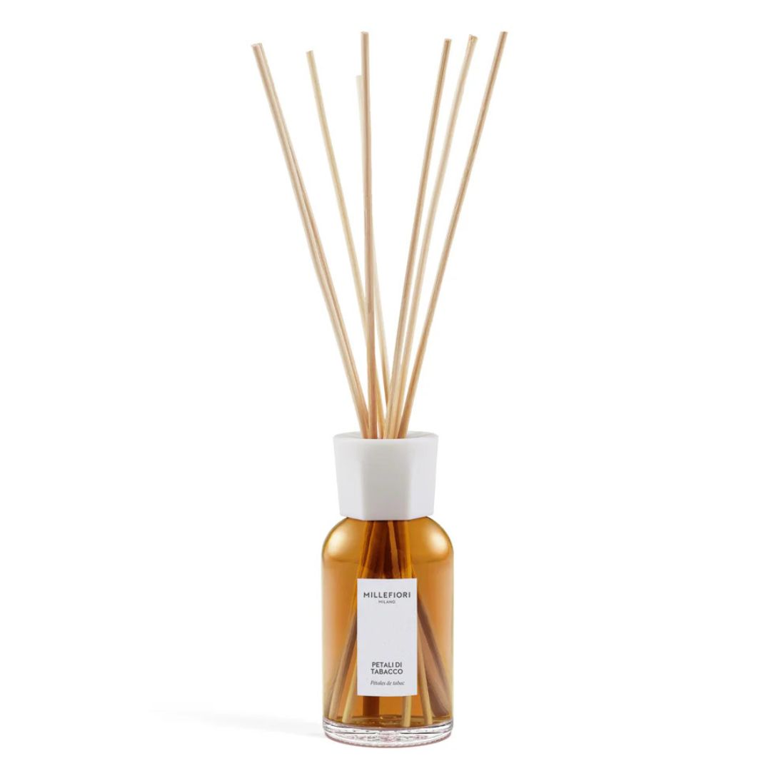 Diffusore con bastoncini per ambiente Millefiori profumazione Petali di Tabacco 250ml.