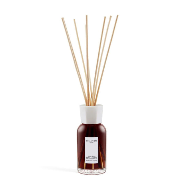 Diffusore con bastoncini per ambiente Millefiori profumazione Sandalo Bergamotto 250ml.