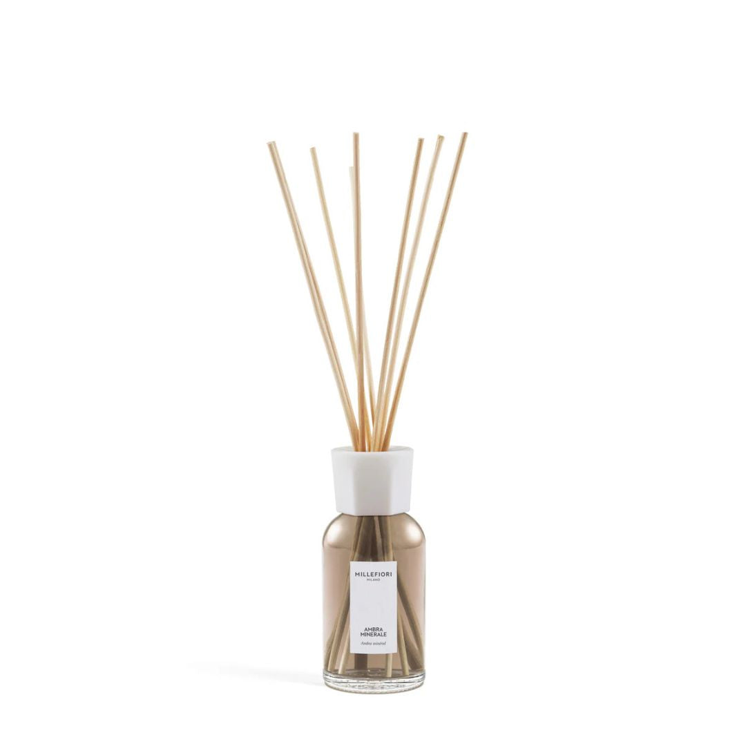 Diffusore con bastoncini per ambiente Millefiori profumazione Ambra Minerale 250ml.