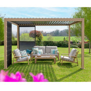 mirador motor legno pergola. Sfondo con giardino