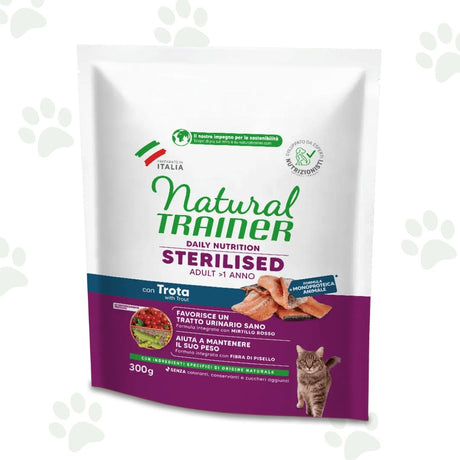 Confezione Natural Trainer sterilised adult con trota 300 g, alimento secco per gatti.