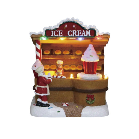 Chiosco natalizio luminosa di gelati decorato a tema, Babbo Natale davanti al bancone e grande cupcake sul lato su sfondo bianco.