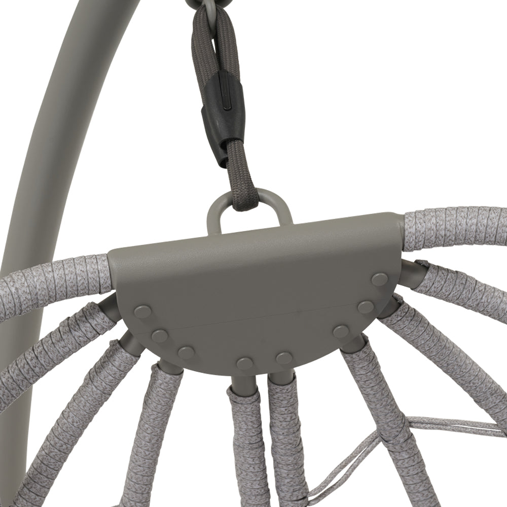 Dettaglio del gancio superiore del nido sospeso con corde intrecciate