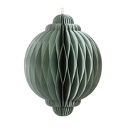 Decorazione natalizia in carta verde menta, dalla forma sferica con estremità arrotondate e cordoncino dorato per appenderla.