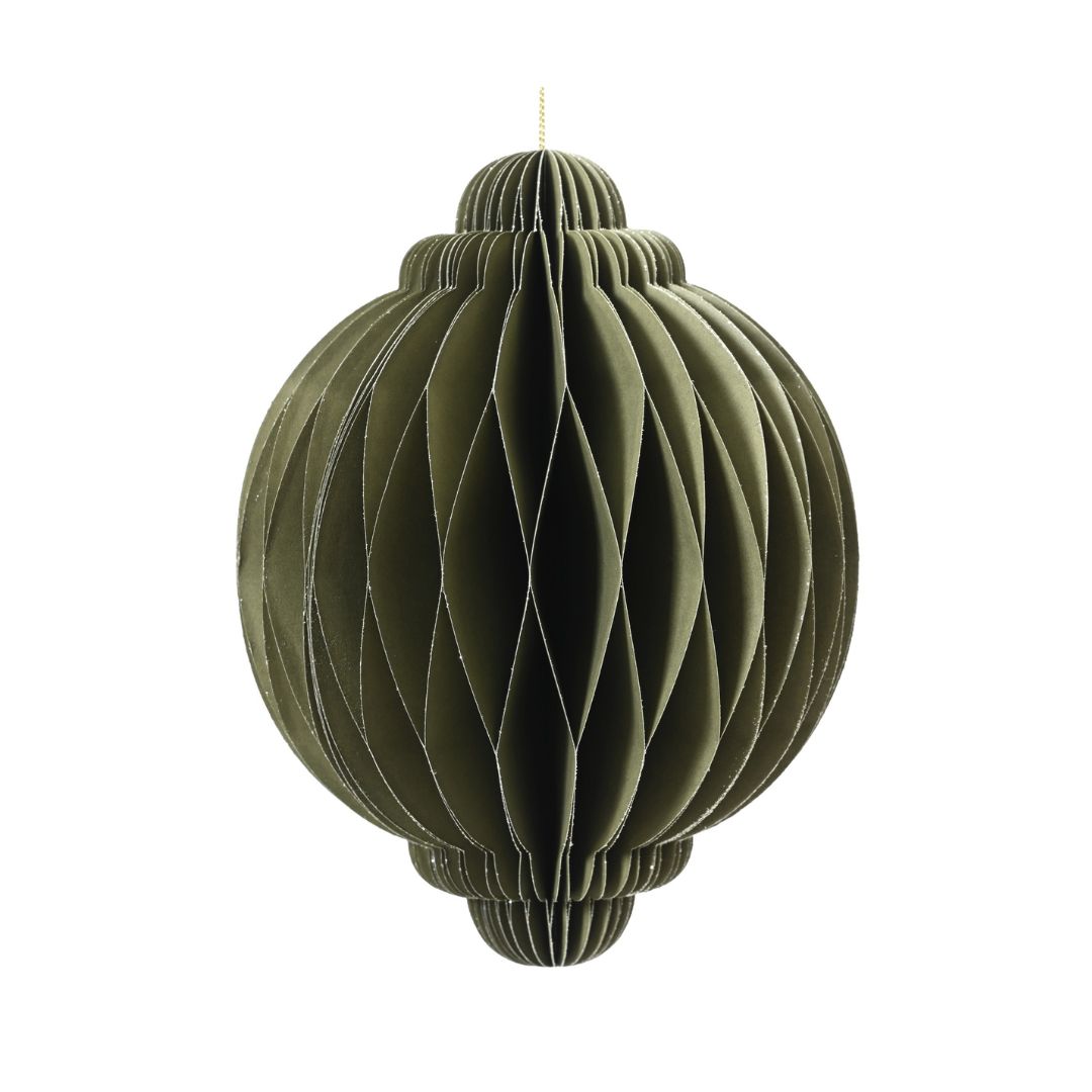Decorazione natalizia in carta verde, dalla forma sferica con estremità arrotondate e cordoncino dorato per appenderla.