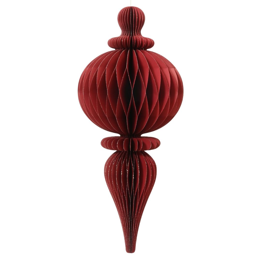 Decorazione natalizia a nido d’ape in carta rossa, dalla forma allungata con parte centrale sferica e dettagli sagomati, completa di cordoncino dorato per appenderla.