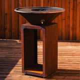 Braciere barbecue Oyat in acciaio corten con sfondo.
