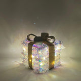 Pacco regalo 15cm luminoso quadrato con nastro dorato e luci LED diffuse attraverso la superficie brillante.