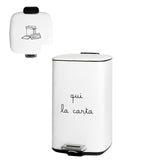 Pattumiera bianca con scritta "qui la carta" e disegno di rifiuti di carta sul coperchio, da 20 l su sfondo bianco.