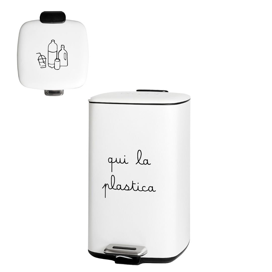 Pattumiera bianca con scritta "qui la plastica" e disegno di rifiuti di plastica sul coperchio, da 20 l su sfondo bianco.