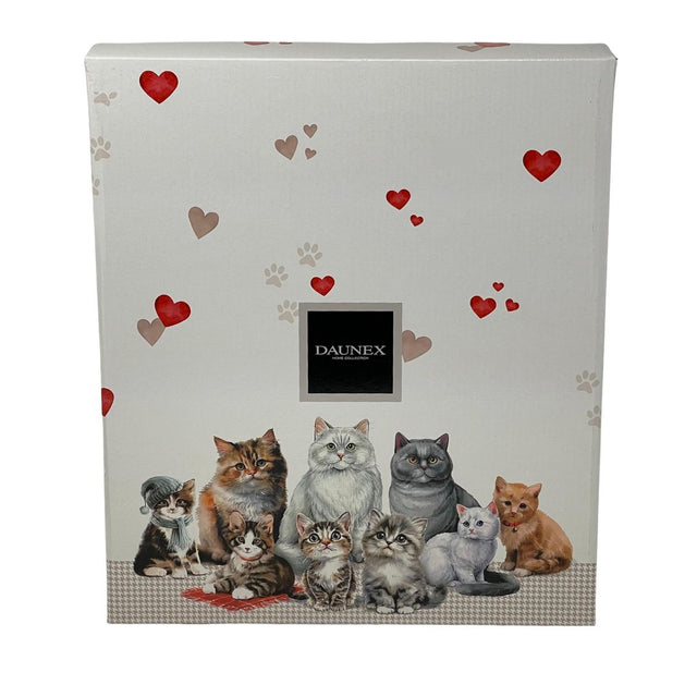 Scatola del plaid 130cmx160cm raffigurante la stampa presente sul plaid con cuoricini rossi e un gruppo di gatti.