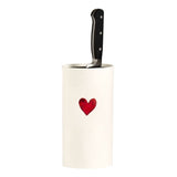 Portacoltelli in grès bianco con disegno di cuoricino rosso.