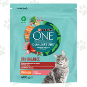 Confezione di crocchette Purina One NaturalDefense con salmone e mirtillo per gatti sterilizzati.