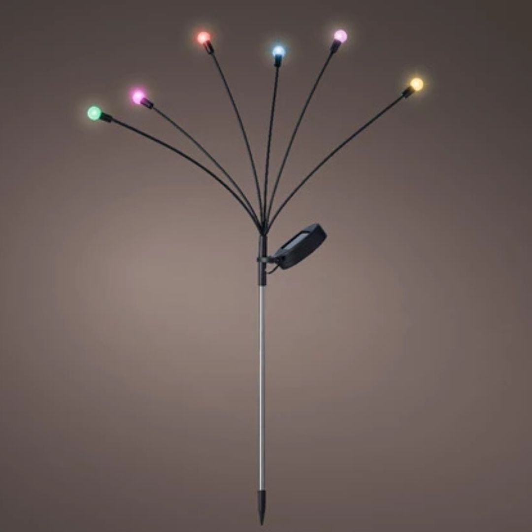 Ramo solare con luci LED multicolor su sei steli neri curvi, fondo neutro
