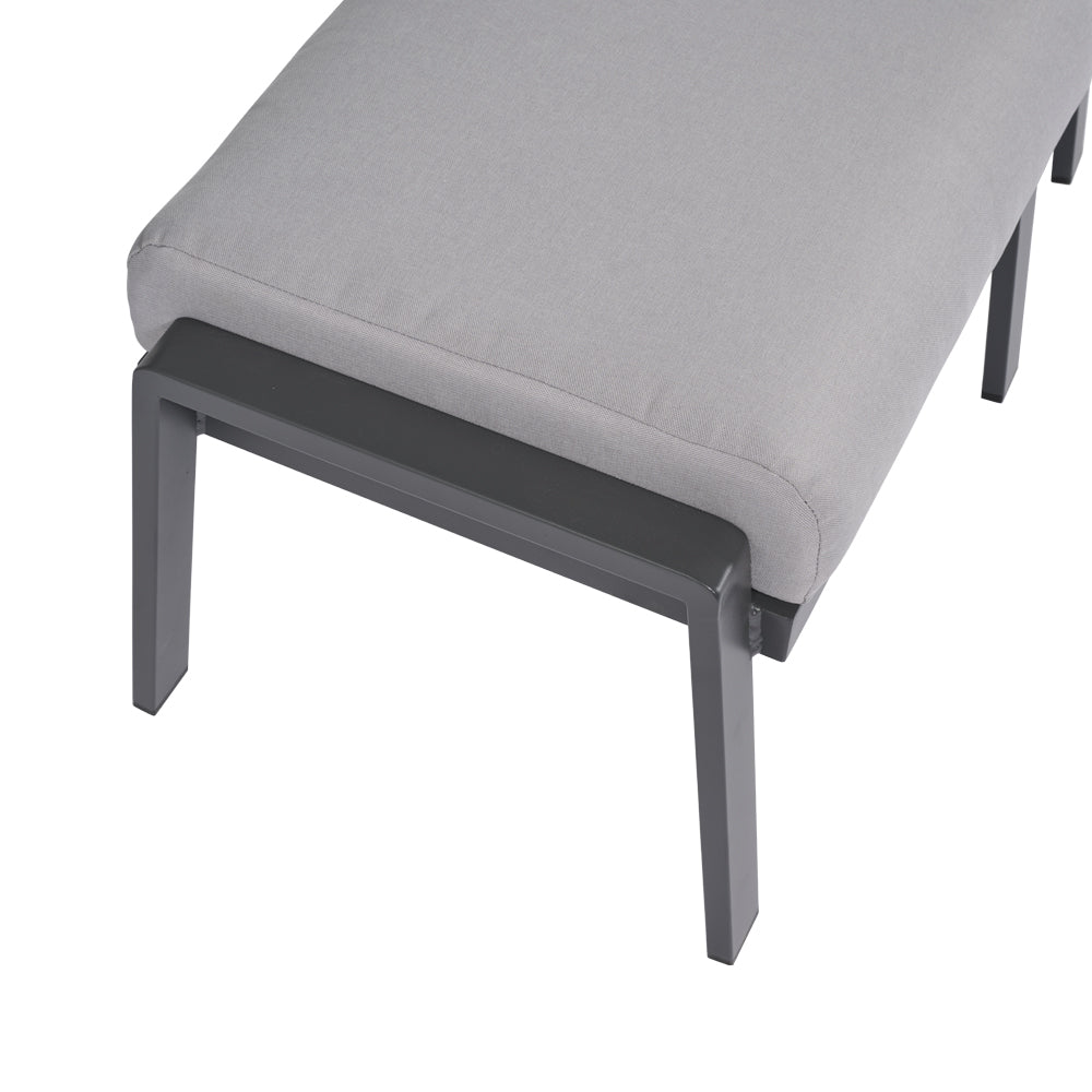 Poggiapiedi Norman con struttura antracite e cuscino grigio chiaro