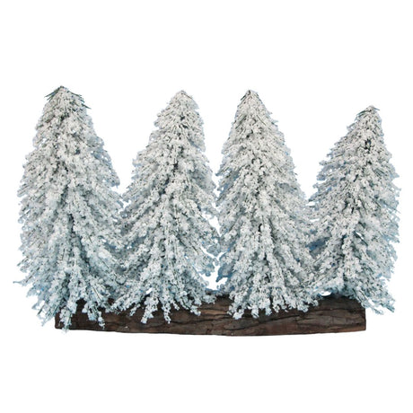 Set di quattro pini innevati in miniatura su base in legno, decorazione natalizia per villaggi e ambientazioni invernali.
