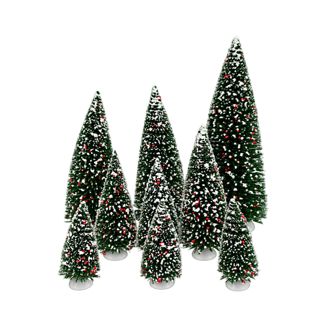 Set di 9 alberi innevati per villaggio natalizio in diverse altezze, con chiome verdi decorate da piccole bacche rosse e basi bianche