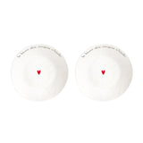 Set di due piatti fondi in grès con scritta nera "le buone idee vengono a tavola" e cuoricino rosso al centro.