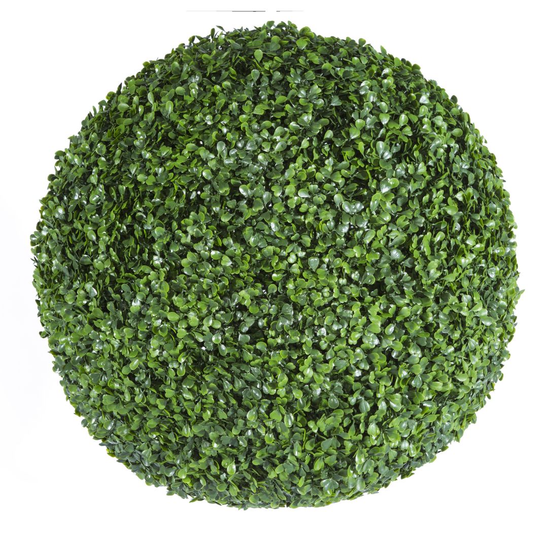 Sfera di bosso sintetico verde.