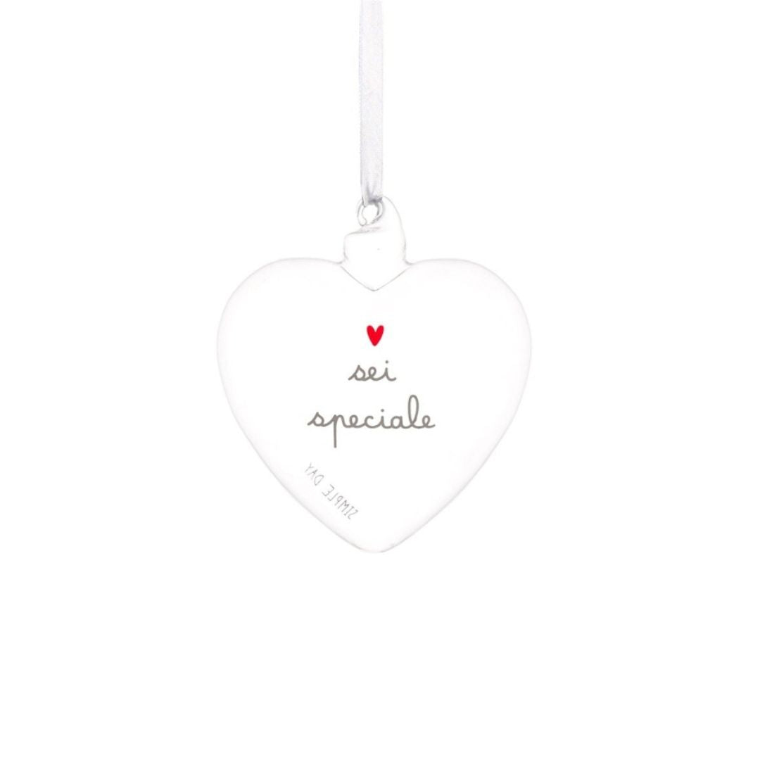Pallina a forma di cuore in vetro trasparente con cordino bianco e scritta "sei speciale".