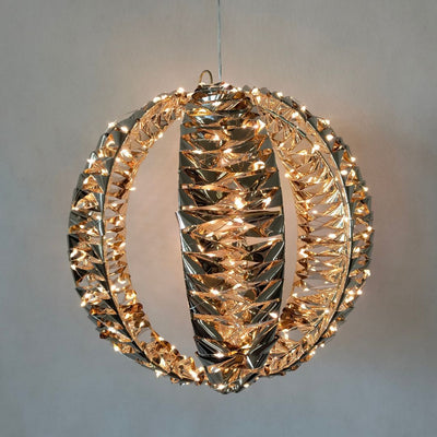 Sfera decorativa natalizia in materiale dorato con micro LED bianco caldo di diametro 30cm.