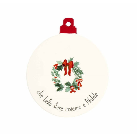 Sottopentola natalizio in gres a forma di sfera natalizia con disegno di una ghirlanda e scritta "che bello stare insieme a Natale".