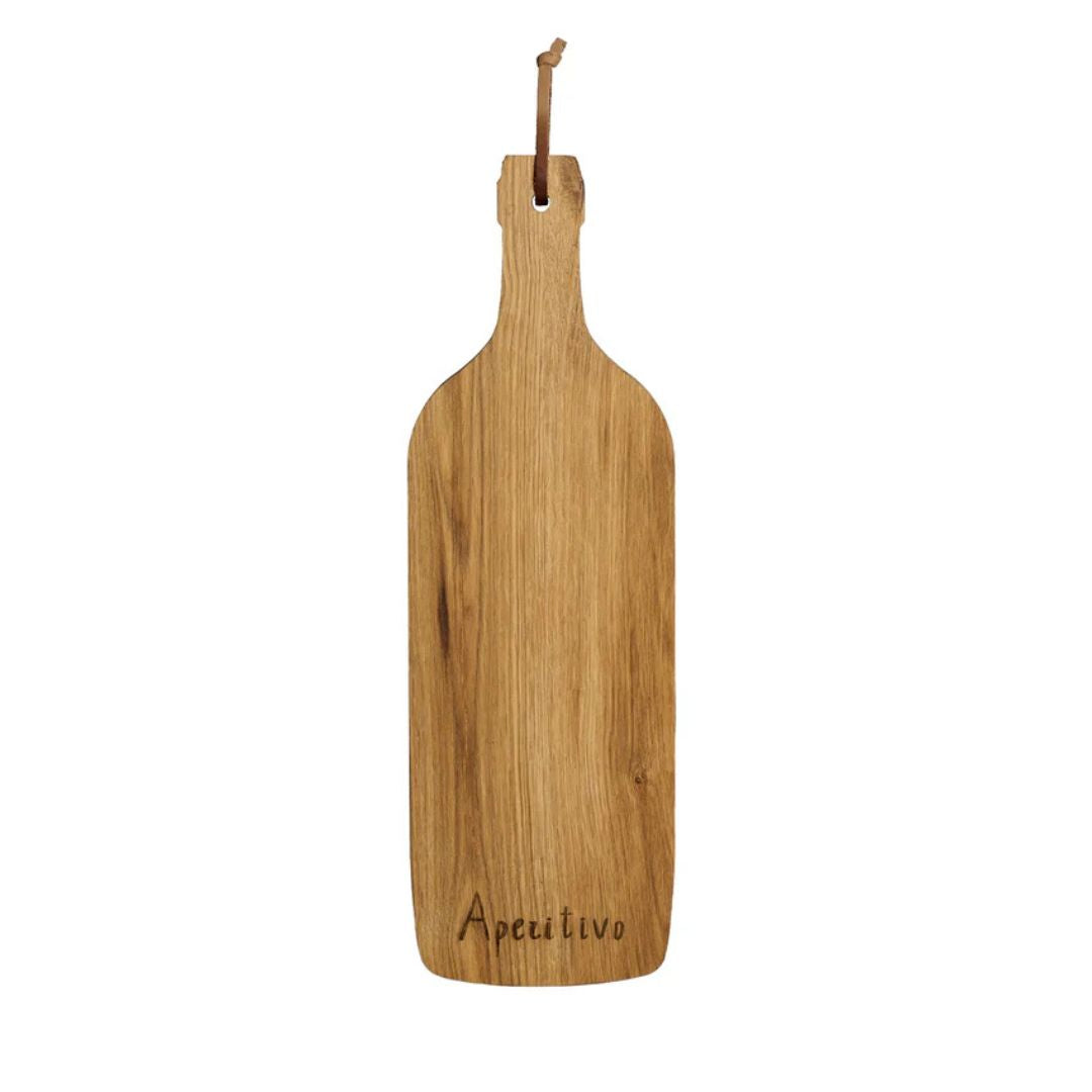 Tagliere in legno sagomato a forma di bottiglia con la scritta incisa "Aperitivo".