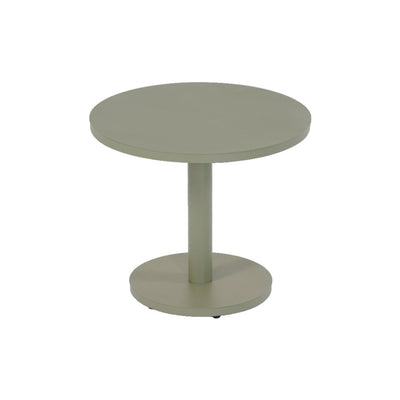 tavolino in alluminio colore verde. Forma rotonda. Su sfondo bianco
