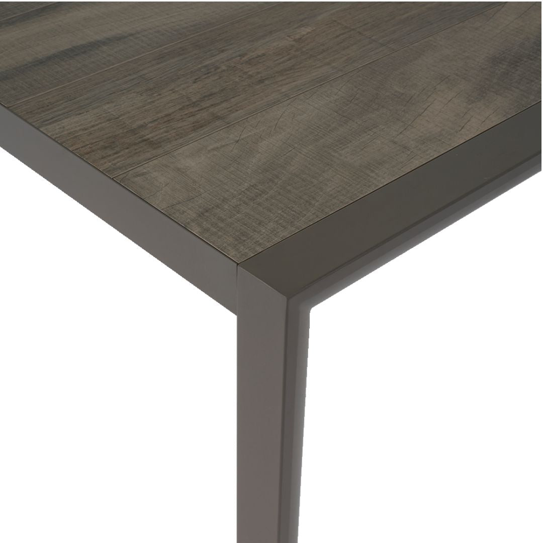 dettaglio dell'angolo del tavolo andorra 