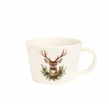 Tazza per colazione in grès con disegno di un cervo con rami e bacche natalizie.