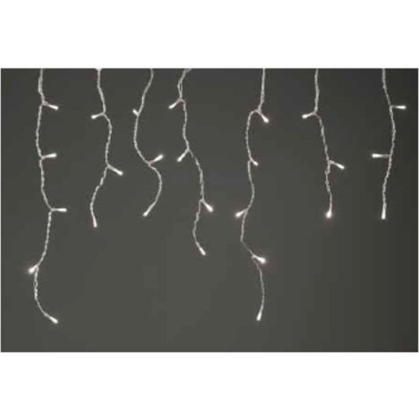 Tenda luminosa con fili trasparenti e micro LED a luce calda accesi, disposti a cascata su sfondo scuro.