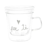 Tisaniera in vetro con filtro e coperchio decorata con scritta "per tè" e cuoricino bianco.