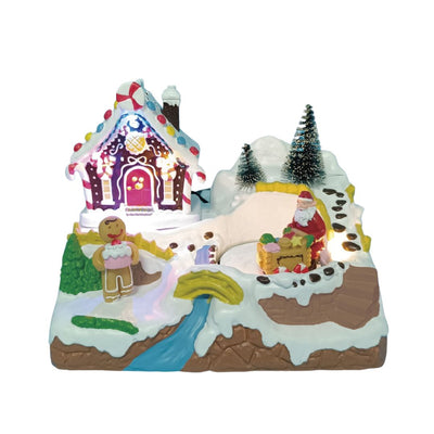 Villaggio natalizio in stile gingerbread con casetta decorata, Babbo Natale con doni e omino di pan di zenzero, illuminato da luci LED colorate.