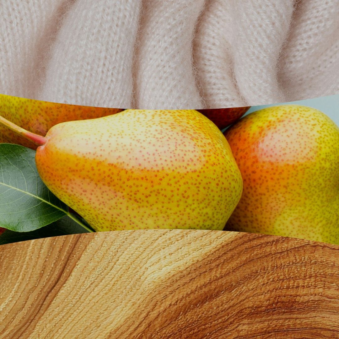 Collage con tessuto cashmere, pere e legno chiaro che richiama la profumazione della candela.