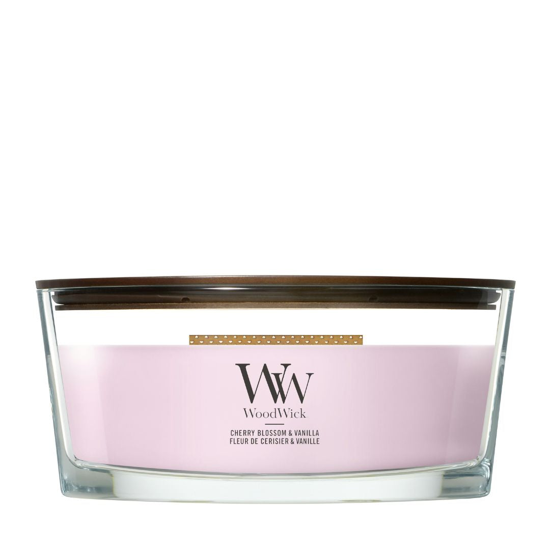 Candela WoodWick Cherry Blossom & Vanilla Ellipse in vaso di vetro con coperchio in legno.