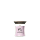 Candela WoodWick Cherry Blossom & Vanilla piccola in vaso di vetro con coperchio in legno.