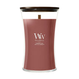 Candela WoodWick Cinnamon Chai grande in vaso di vetro con coperchio in legno.