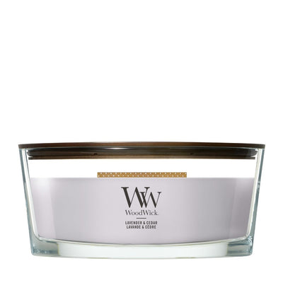 Candela WoodWick Lavender & Cedar Ellipse in vaso di vetro con coperchio in legno.