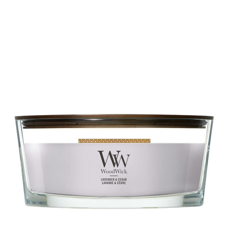 Candela WoodWick Lavender & Cedar Ellipse in vaso di vetro con coperchio in legno.