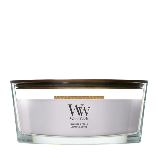 Candela WoodWick Lavender & Cedar Ellipse in vaso di vetro con coperchio in legno.