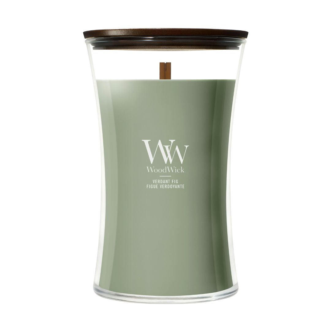 Candela WoodWick Verdant Fig grande in vaso di vetro con coperchio in legno.