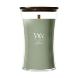 Candela WoodWick Verdant Fig grande in vaso di vetro con coperchio in legno.