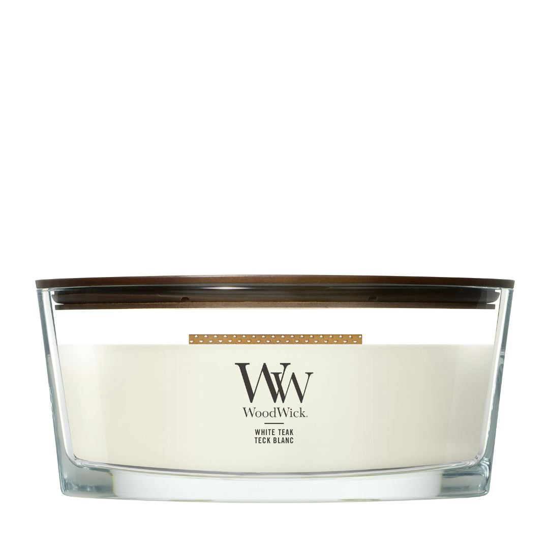Candela WoodWick White Teak Ellipse in vaso di vetro con coperchio in legno.